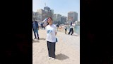 قنصل فرنسا بالإسكندرية تشارك في تنظيف شاطئ ستانلي (4)