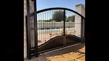 بوابة حديدية