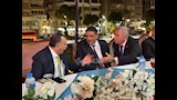 تنظيم حفل زفاف لفتاة يتيمة في فندق عائم 