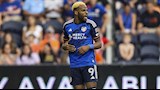 اللاعب الجابوني الراحل أرون بوبيندزا 