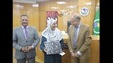 محافظ المنيا يشارك حجاج الجمعيات الأهلية فرحتهم قبل السفر للأراضي المقدسة (24)