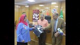 محافظ المنيا يشارك حجاج الجمعيات الأهلية فرحتهم قبل السفر للأراضي المقدسة (2)