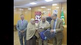 محافظ المنيا يشارك حجاج الجمعيات الأهلية فرحتهم قبل السفر للأراضي المقدسة (1)