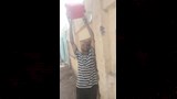 شاب يروي ظمأ الطيور في مقابر (1)