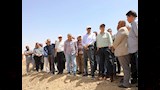 وزير الرى ومحافظ أسوان يتفقدان مشروع سيل بقرى وادي الصعايدة  (4)