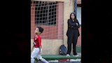 زوجة إبراهيم شيكا تتابع ابنها وهو يلعب كرة القدم