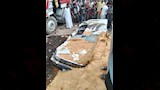 انقلاب سيارة نقل محملة بالرمال (2)