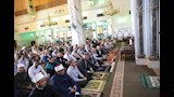 محافظ أسوان يؤدي صلاة الجمعة بالمسجد الجامع ويستمع لمطالب المواطنين