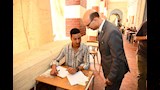 رئيس جامعة أسيوط يتفقد لجان امتحانات كلية الآداب 