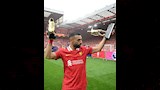 محمد صلاح مع جائزتي الهداف والأكثر تمريرا