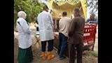 قوافل بيطرية مجانية لرعاية 15 ألف حيوان في 10 محافظات (3)