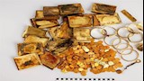 كنز الغابة.. سياح يعثرون على 600 قطعة مجوهرات بالص