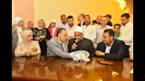 محافظ أسيوط يشهد عقد قران عروسين من أبناء دور رعاية الأيتام