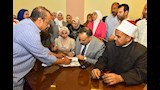 محافظ أسيوط يشهد عقد قران عروسين من أبناء دور رعاية الأيتام