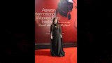 كندة علوش تتسلم تكريمها من مهرجان أسوان لأفلام المرأة