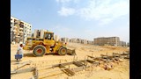 وزير الإسكان يتفقد مشروع الإسكان الحر بمدينة السويس الجديدة