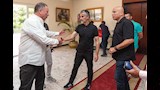 الخطيب يصافح ريفيرو