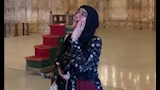 فتاة تؤذن داخل مسجد محمد علي