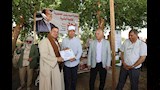 محافظ المنيا يُكرم المزارعين والرائدات الريفيات (10)