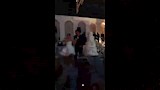 رنا رئيس تحتفل بزفافها بفستان قصير (2)