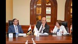 خلال الاجتماع (1)