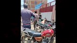 شخص عارِ يحاول التسلل إلى مدرسة في دمياط بسلاح أبيض (6)