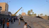 انهيار سقف صاج على سيارات في موقف بقنا (5)