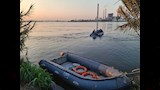 الاهالي يتابعون اعمال البحث عن ناجين في نهر النيل  