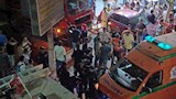 لحظة إخلاء أطفال مركز الولادة والحضّانات المحترق بالمنيا (5)