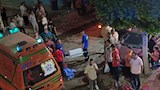 لحظة إخلاء أطفال مركز الولادة والحضّانات المحترق بالمنيا (4)
