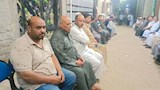 الاهالي خلال العزاء