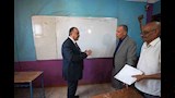 محافظ أسيوط يتفقد لجان امتحانات الثانوية العامة (8)