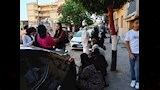 خالة بـقدم مكسورة تساند ابن شقيقتها بلجنة الثانوية العامة بالزقازيق (5)