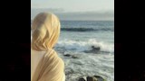 حلا شيحة أمام البحر