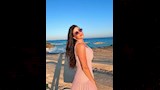 ميرنا نور الدين أمام البحر 