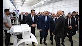 مدبولي يتفقد أول مصنع لإنتاج أجهزة السونار والرنين (7)