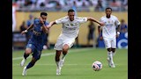 ترينت ألكسندر أرنولد مع سالم الدوسري (3)