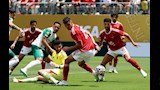 لقطات من الشوط الأول لمباراة الأهلي وبالميراس 