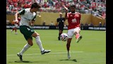 لقطات من الشوط الأول لمباراة الأهلي وبالميراس 