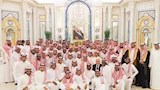 الملك سلمان مع لاعبي المنتخب السعودي1