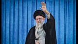 المرشد الإيراني في مخبأ سري والاتصال به برسائل مكتوبة