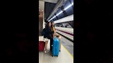غادة عادل وإنجي علي داخل محطة قطار برشلونة