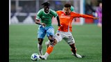 جورجي مينونجو لاعب سياتل ساوندرز  (8)