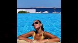 ريم البارودي داخل حمام السباحة