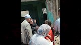 مجهز لكم لحمة وكوارع.. محافظ المنيا يمازح سكان عقار آيل للسقوط -فيديو