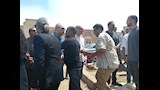 تامر عبد المنعم وشقيقه يودعون والدهم إلى مثواه الأخير 