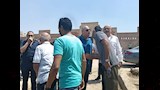 تامر عبد المنعم وشقيقه يودعون والدهم إلى مثواه الأخير 
