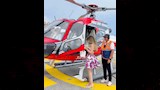 ميرنا جميل أثناء ركوبها طائرة هليوكوبتر