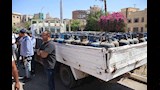محافظ سوهاج يفتتح سوق اليوم الواحد بمدينة طهطا (8)