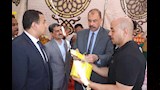 محافظ سوهاج يفتتح سوق اليوم الواحد بمدينة طهطا (10)